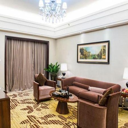 Country Garden Phoenix Hotel Maoming Екстериор снимка