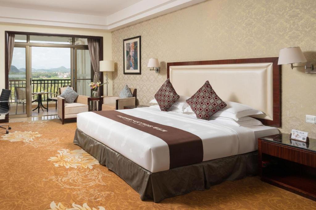 Country Garden Phoenix Hotel Maoming Екстериор снимка